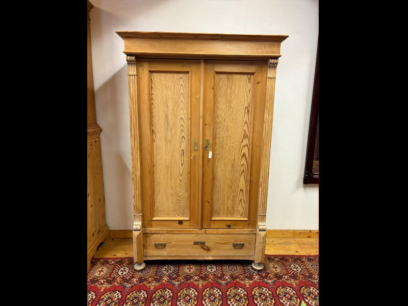 Kleiderschrank-Weichholz